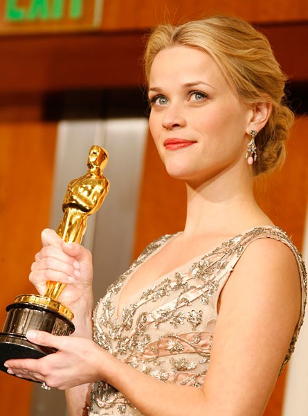Reese Witherspoon won Oscar Award for Best Actress in 2006
