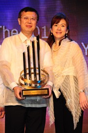 Tony Tan with His Entrepreneur Of The Year  Award