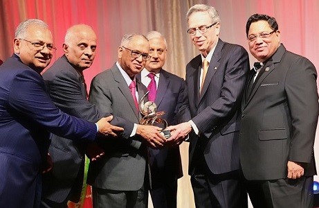 Narayana Murthy Receiving CIF Award