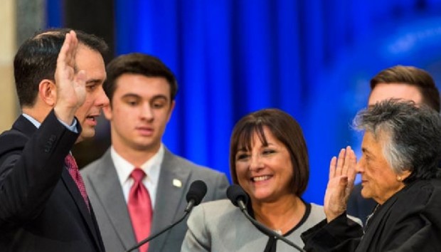 Scott Walker, left, takes the oath of office from Shirley Abrahamson