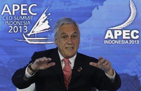 Chiles President Sebastian Pinera talks during a dialogue session at the Asia-Pacific Economic Cooperation