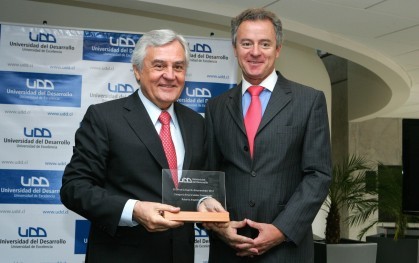 Roberto Angelini Rossi  honored with UDD award