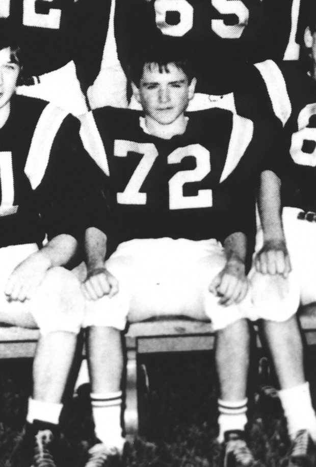 Robin Williams suits up for his JV football teams yearbook photo