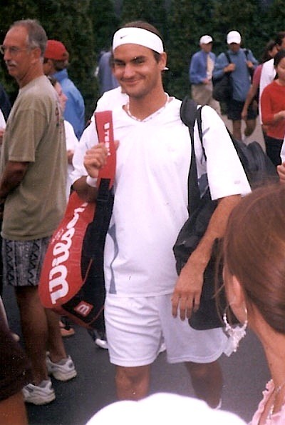 Roger Federer Entering the Court in 1998