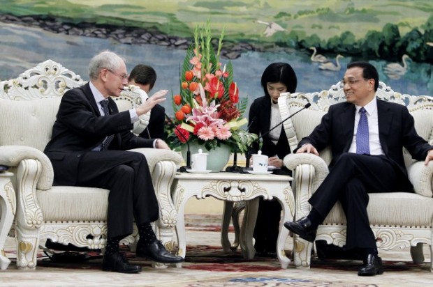 Chinese Vice-Premier Li Keqiang (R) in talks with European Council President Herman