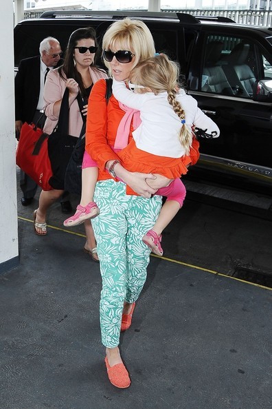 Rielle Hunter Arrives At Airport With His Daughter