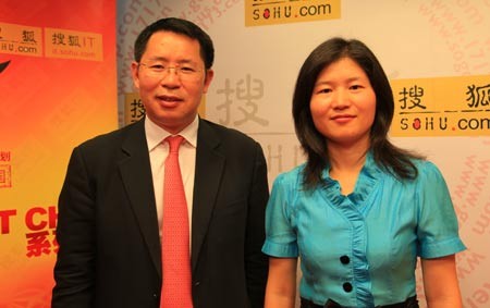 Wang Wenjing (left) and host Zhao Xiuqin