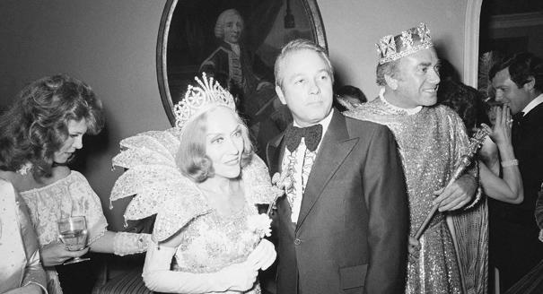 Gloria Swanson is crowned Queen of the Mardi Gras festivities by Louisiana Gov. Edwin Edward