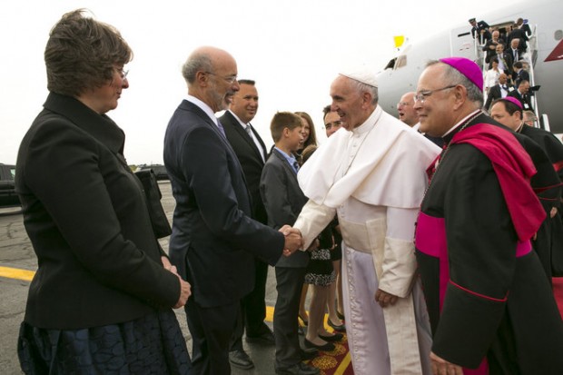 Gov. Tom Wolf meets Pope Francis in Philadelphia