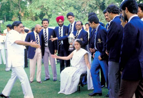 Indira Gandhi with Indian Cricket team