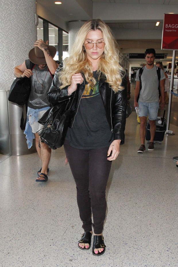 Kesha At LAX Airport
