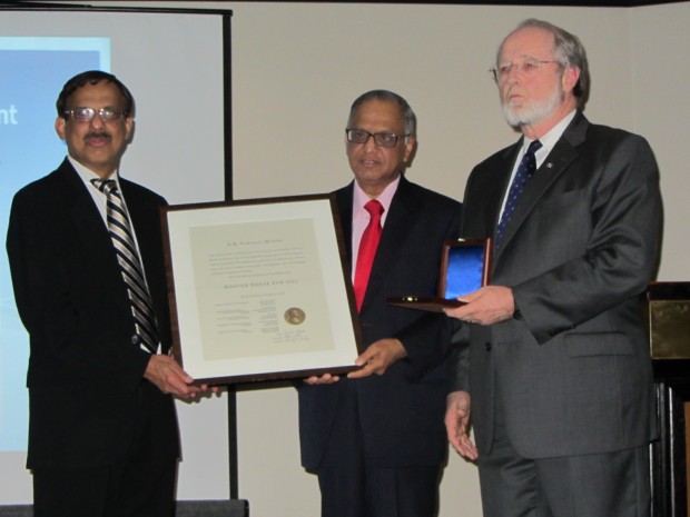 Narayana Murthy Receiving Hoover Medal From  IEEE President Gordon