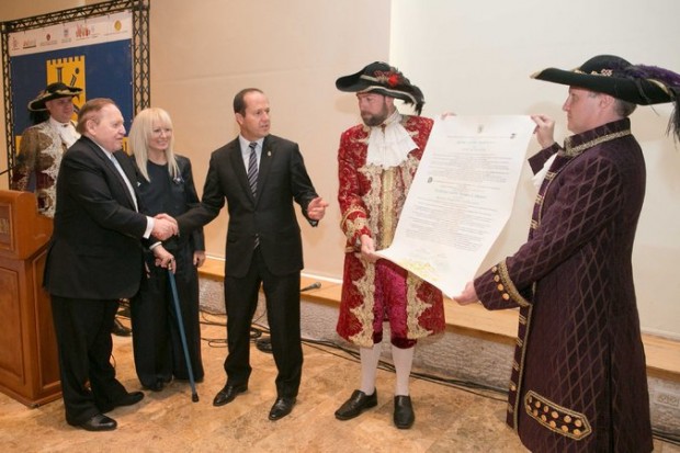 Sheldon G. Adelson received a commendation in Jerusalem