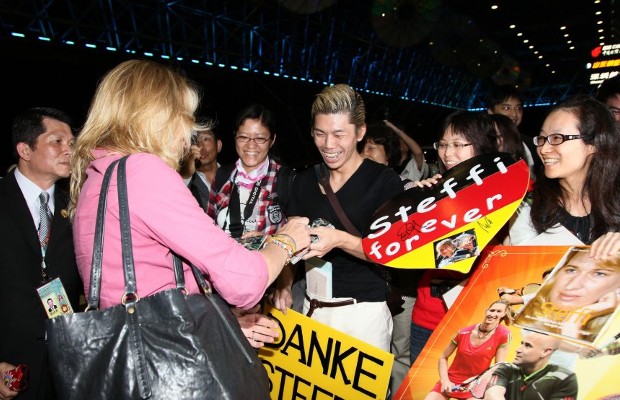 Steffi Signing autograhs to his fans in Taiwan