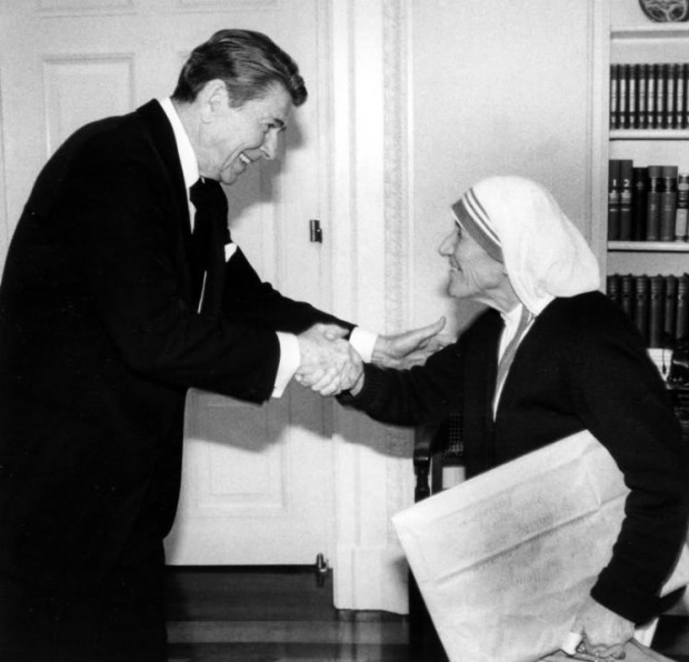 Ronald Reagan shaking hands with Mother Teresa