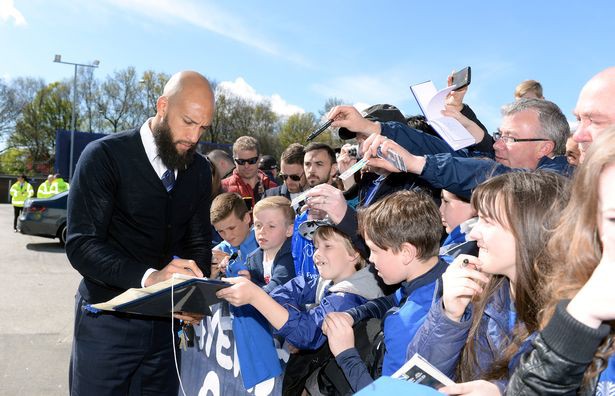 Tim Howard signing his autographs to fans