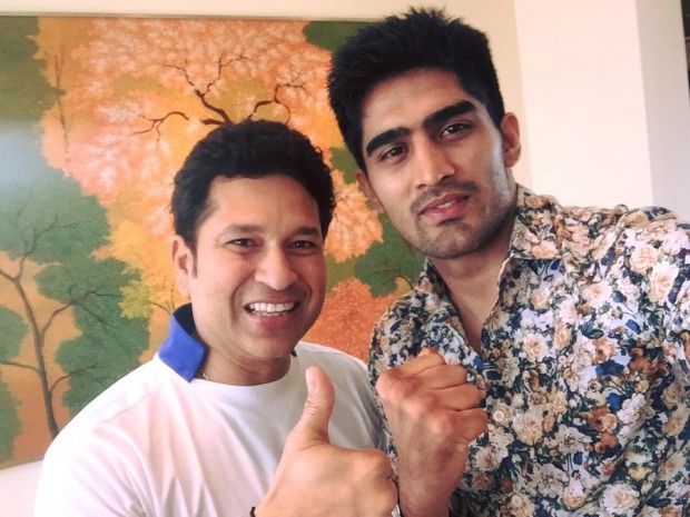 Vijender Singh with Cricket legend Sachin Tendulkar to invite for his game