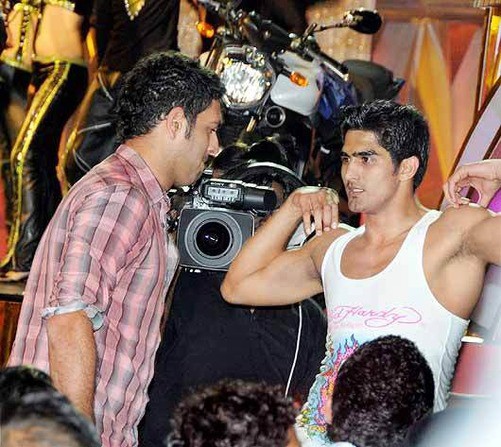 Vijender Singh with Indian Crickter Yuvraj Singh