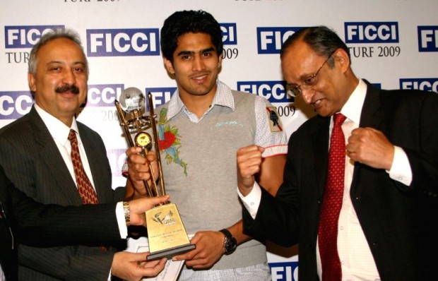 Dr. Amit Mitra and Atul Singh presenting award to Vijender Singh