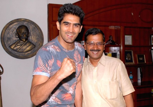 Vijender Singh with Delhi Chief Minister Aravind Kejriwal