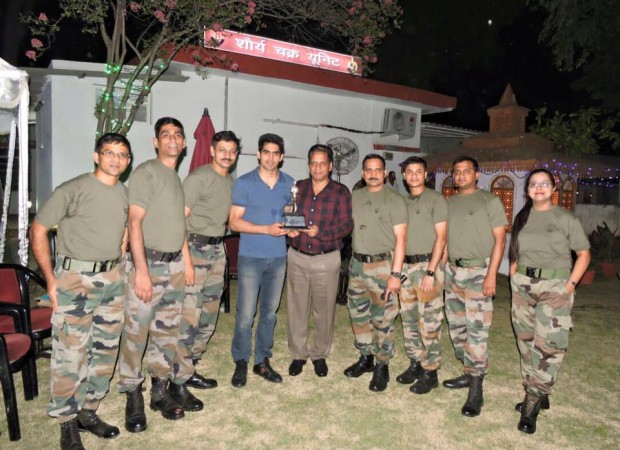 Vijender with Indian Army soldiers